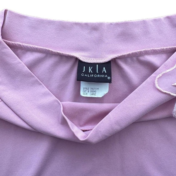 ⭐️JKLA CALIFORNIA - VINTAGE PINK OFF THE SHOULDER TOO WITH FLOWER ACCENT⭐️ - Picture 3 of 4